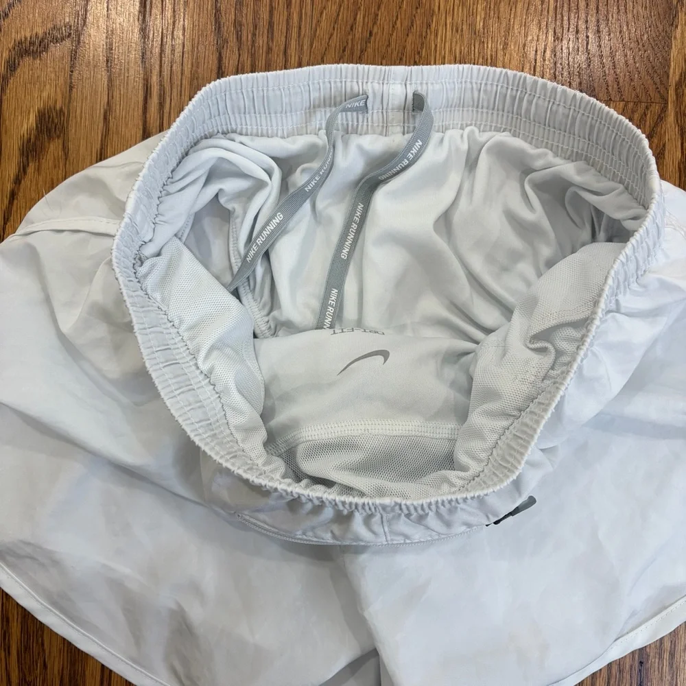 Nike Dri-FIT Tempo Women's Brief-Lined
Running Shorts White - Picture 13 of 16